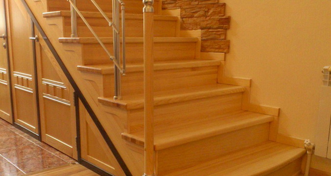 Чем покрыть бетонную лестницу в доме?