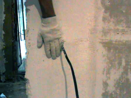 Как крепить подрозетник в бетонной стене