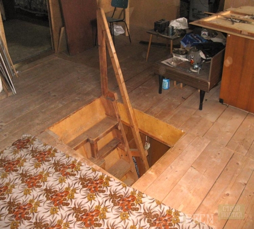 Проем для лестницы в деревянном перекрытии