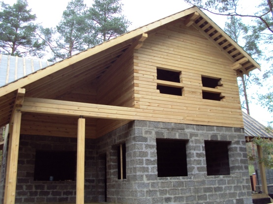 Строительство комбинированных домов из пеноблоков и дерева